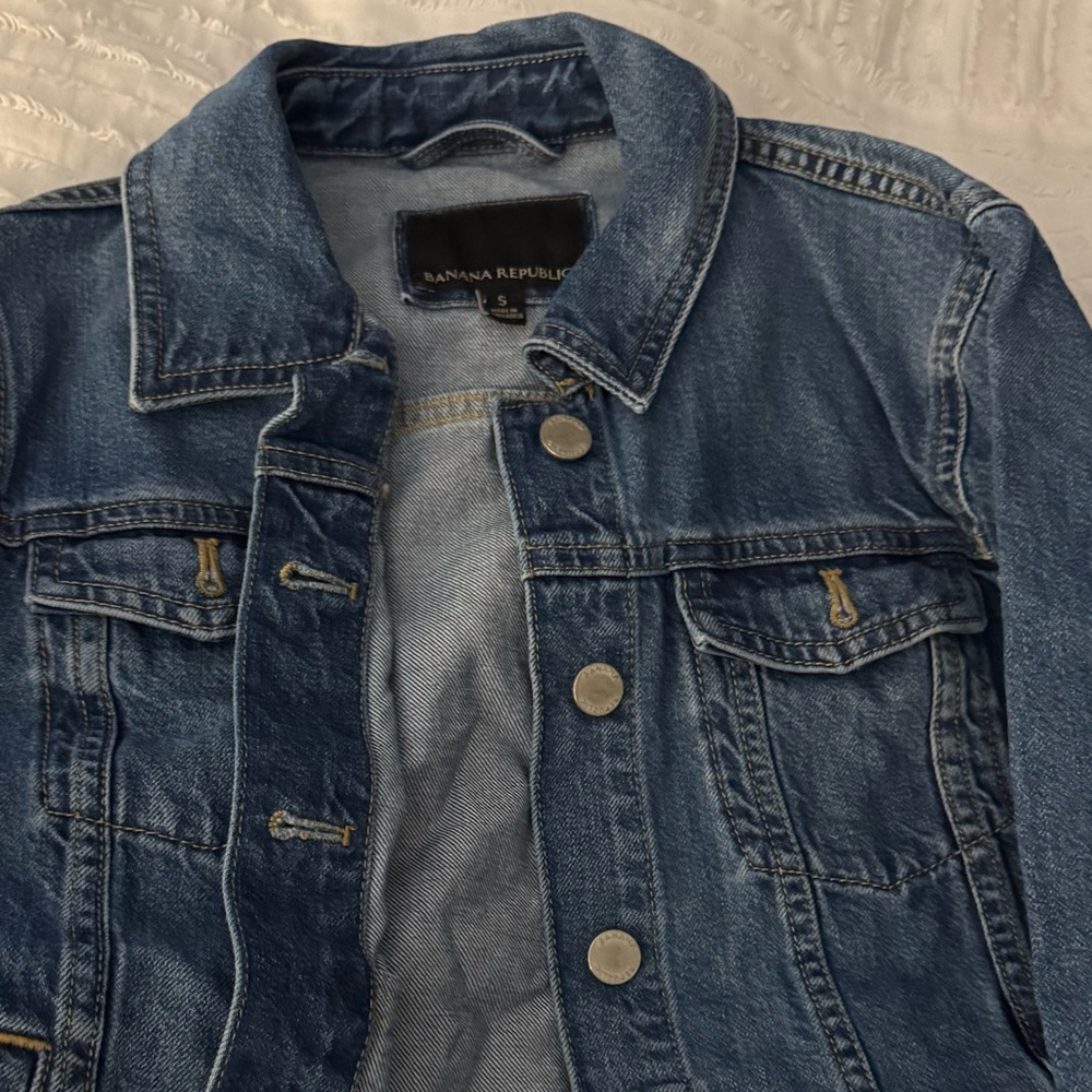 Banana Republic Woman’s Blue Lightweight Jean Jacket